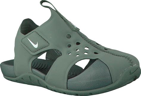 groene nike sandalen